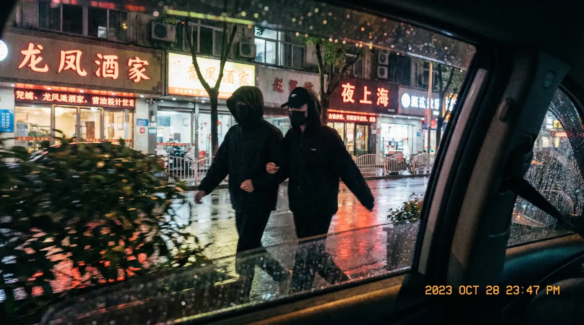 黄色下载-最新成人资源免费下载|高清视频播放|安全无广告 - 顶流明星深夜密会现场抓拍照片